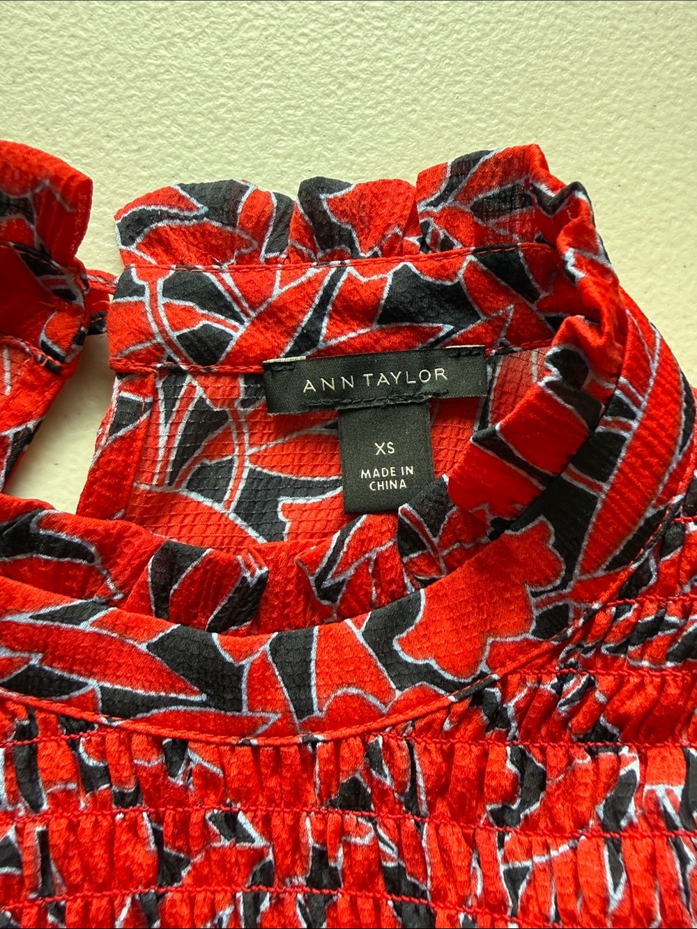 Ann Taylor Red Floral Smocked Yoke Blouse with Red Leaf Print Smocked Cuffs XS - Picture 11 of 14
